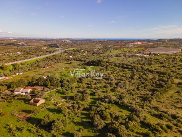 TERRENO MISTO EM LAGOS COM RUÍNA E FANTÁSTICAS VISTAS SERRA E CAMPO
