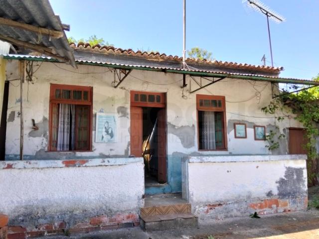 Terreno / Moradia Térrea para restauro Alquerubim