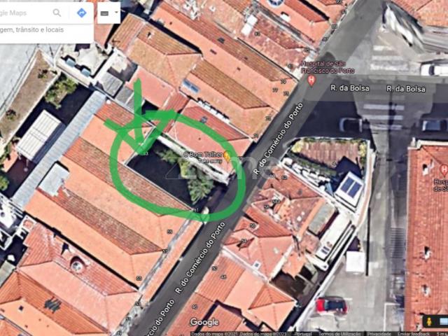 Terreno na baixa do Porto junto ao rio