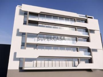 Terreno com Projeto para 15 Fogos + 16 Estacionamentos