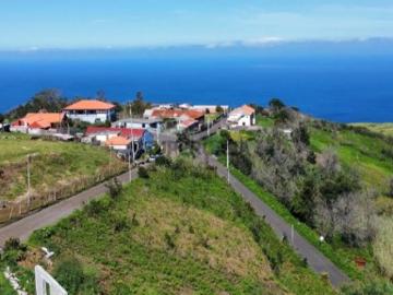 Terreno na Ponta do Pargo com Potencial e Natureza