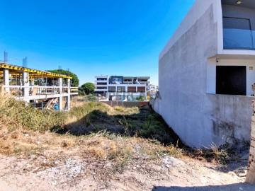 Terreno na Quinta da Amizade com projeto de moradia aprovado
