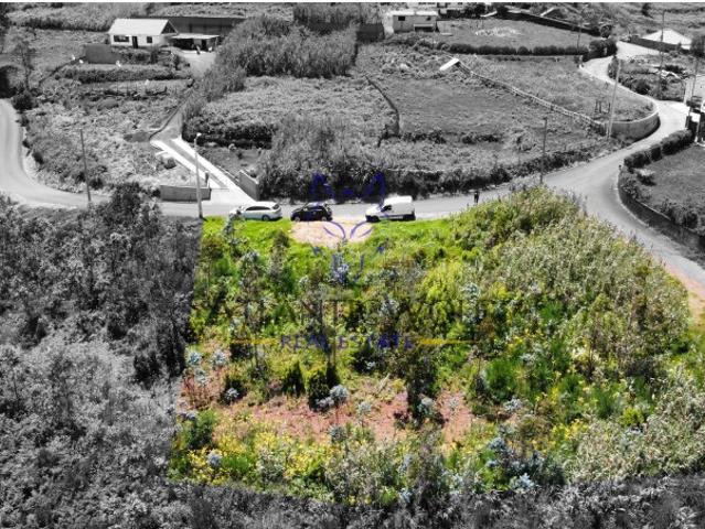 Terreno nas Achadas da Cruz Vista Mar e Potencial Garantido
