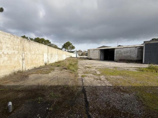 Terreno com Armazém Industrial e Elevado Potencial Empresarial | Sintra