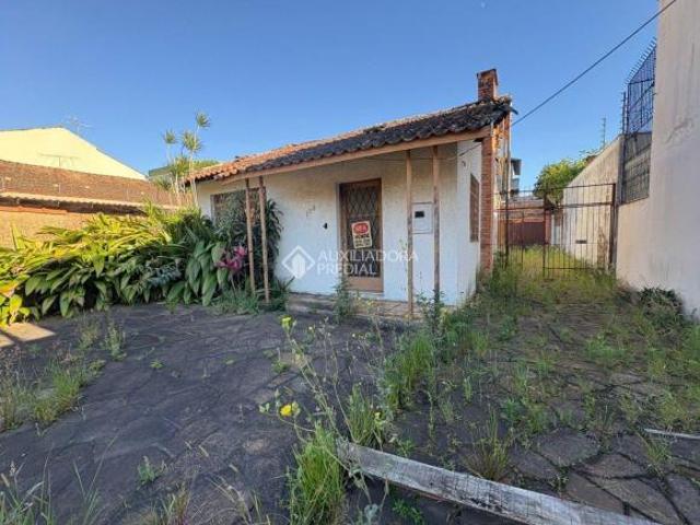 Terreno no bairro São Sebastião para construir ou reformar casa que consta no terreno