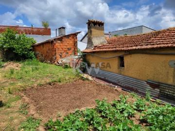 Terreno no centro de Barrô/ Águeda