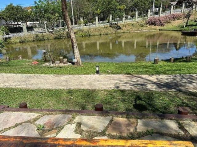 Terreno no Condomínio Colinas do Paratehy