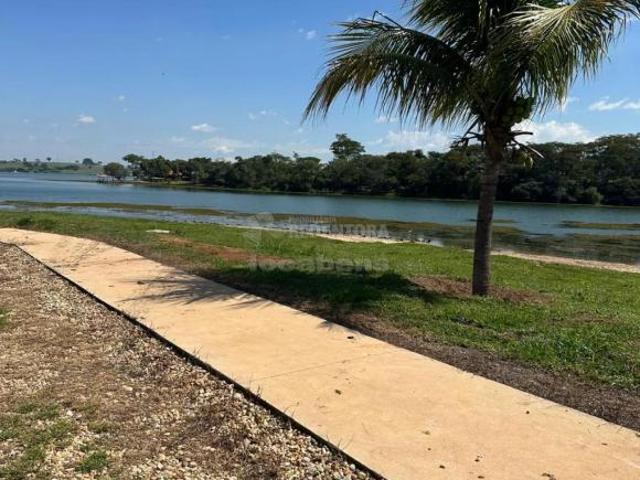 Venda de Terreno com 469 m² no Condomínio Arara Azul em Zacarias