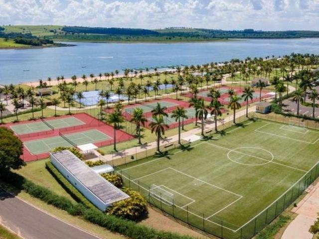 Terreno no Condomínio Riviera de Santa Cristina XIII