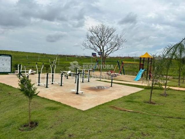 Terreno no Eplatz com 218,96 m² Primeira Rua do Bairro O lote fica de fundos para as casas do Fr