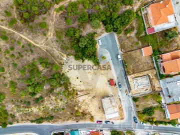 Terreno no Estoril, a 5min a pé do Estádio, com 650m2 de área