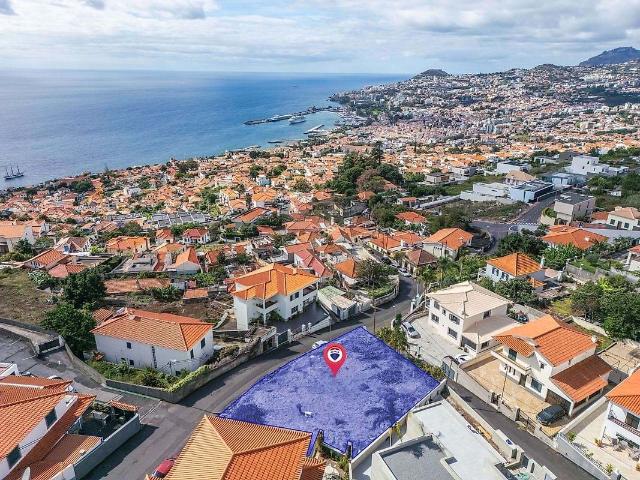 Terreno no Funchal com Vista Panorâmica para o Mar e Baía 481m² São Gonçalo