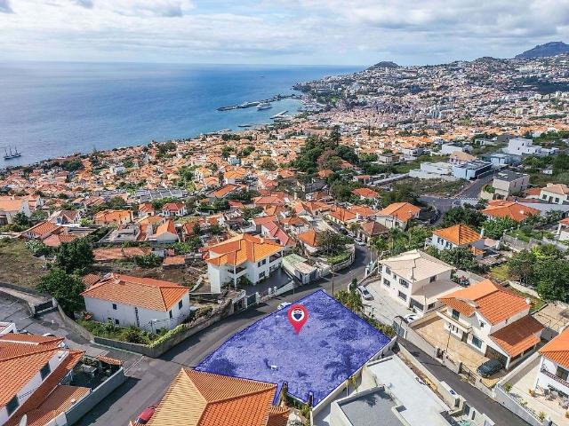 Terreno no Funchal com Vista Panorâmica para o Mar e Baía 481m² São Gonçalo