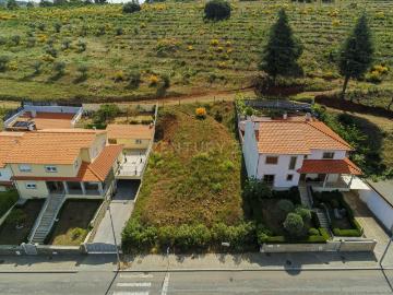 Terreno no Loteamento Mira Bragança, para uma Moradia Geminada