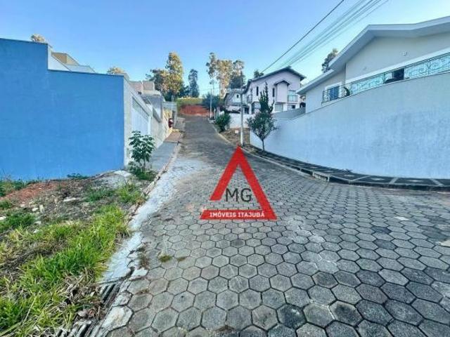 Terreno no Pinheirinho com Vista Livre e Localização Privilegiada em Itajubá, Próximo à UNIFEI. 300