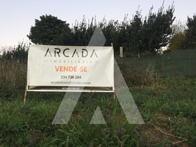 Terreno nos arredores de Aveiro com duas frentes