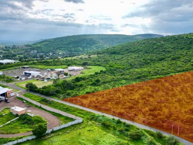 Terreno escriturado, baja a $120m2 a 1Km de carretera Morelia a Salamanca, 158m frente a carretera