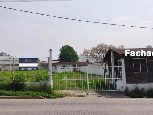 Terreno a pie de carretera con 1809m2 en venta. Coatepec