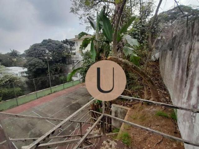 Um dos Últimos Terrenos Próximos à Praça Vinícius de Moraes