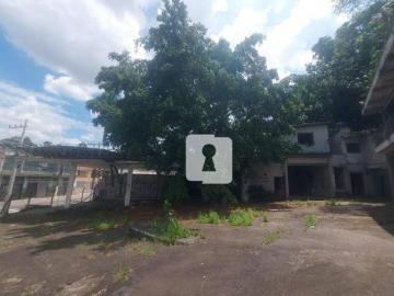 Praça Alcebíades de Souza - Garagem