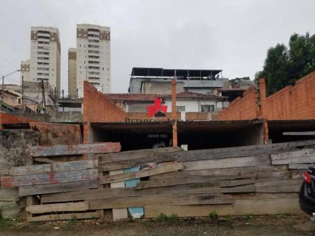 Terreno á venda com esqueletos de construção com 331 metros na Vila Buenos Aires/Penha