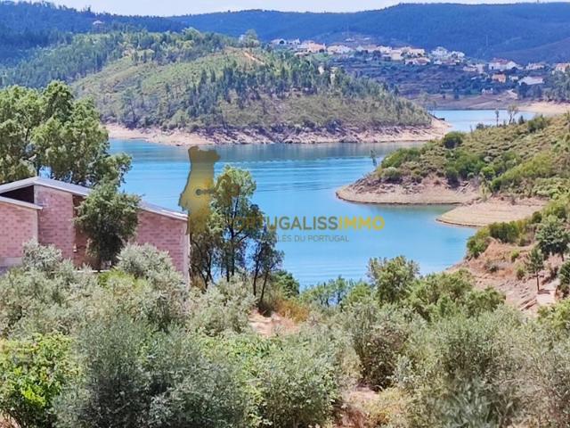 Terreno de exceção com projeto aprovado e vista panorâmica sobre o lago de Castelo de Bode Serra