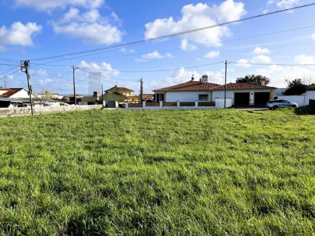 Terreno à Venda com 1.370 m² | Rua do Estreito, Coimbrão Leiria