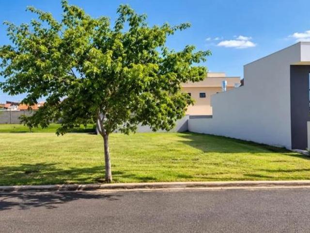 Terreno à venda com 250 m² no Condomínio Village Damha em Marília