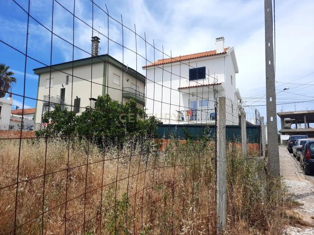 Terreno á venda com 354 m2 Charneca da Caparica
