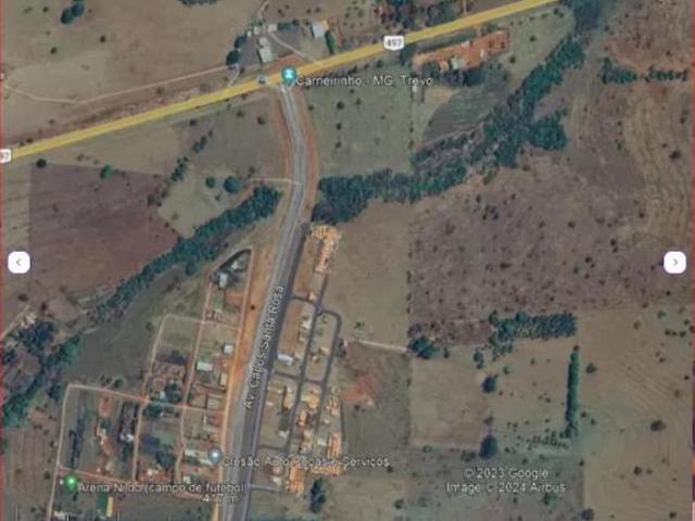 Terreno à Venda com 300 m² no Centro