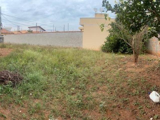 Terreno á venda com 300m² no bairro Residencial Primo