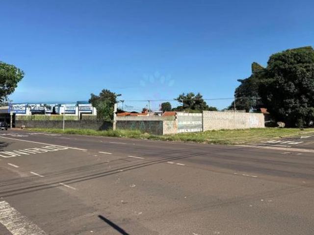 Terreno à venda com 3 frentes, Vila Bandeirante, Campo Grande, MS