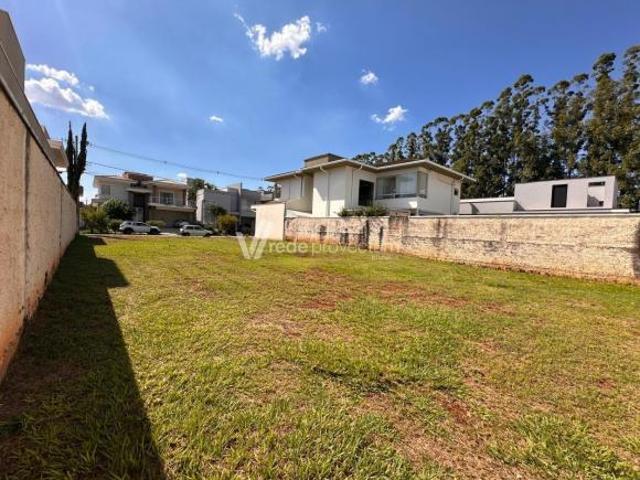 Terreno a venda com 455m² no Condomínio Athenas