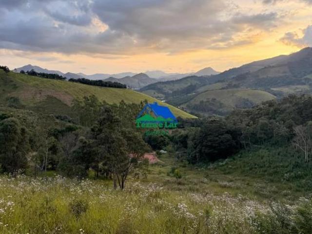 Terreno à venda com 4,5 hectares e casa na zona rural de Alagoa MG