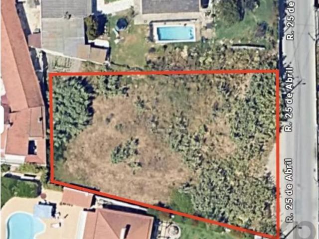 Terreno de 1583 m2 à venda Charneca de Caparica, Setúbal