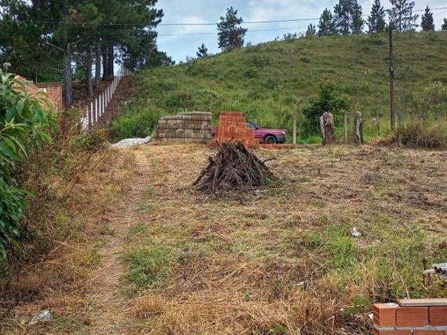 Terreno a venda atrás do clube da uva