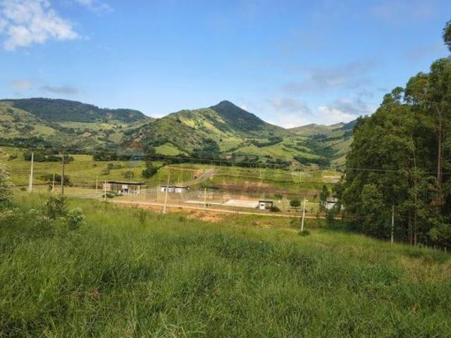 Terreno a venda de aproximadamente 500m² em condominio fechado em Bicas