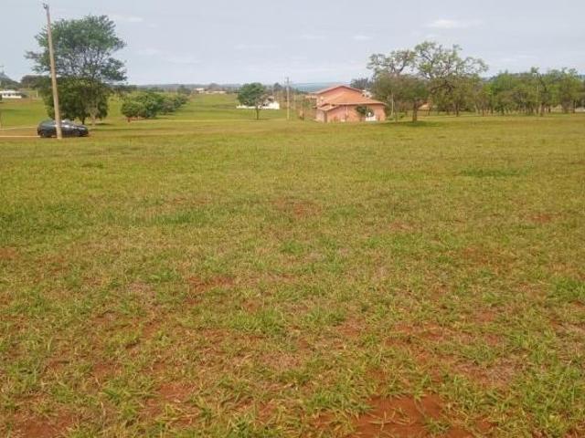 Terreno à venda em condomínio de luxo em Arandu SP, 600m² na Riviera de Santa Cristina IV!