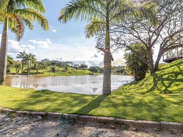 Terreno à venda em condomínio fechado com área de lazer completo !
