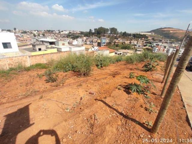 Terreno à venda em Cândida Ferreira