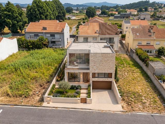 Terreno à venda em Castêlo da Maia, Maia RE/MAX Portugal