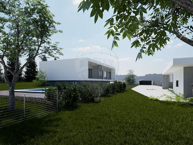Terreno à venda em Cela, Alcobaça RE/MAX Portugal
