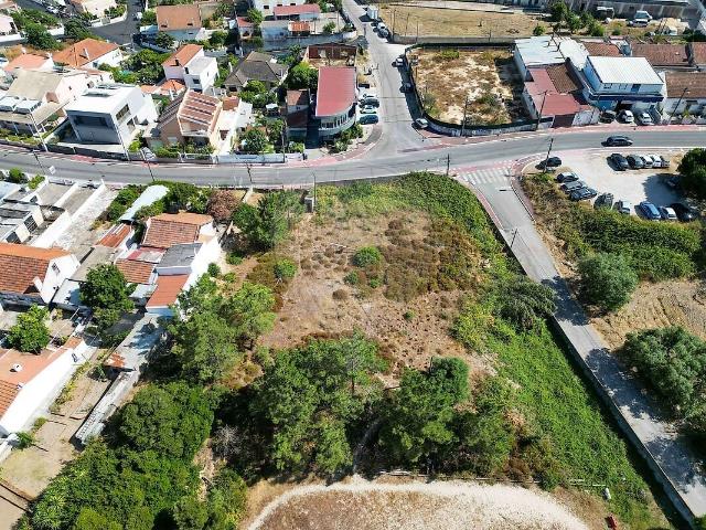 Terreno à venda em Charneca de Caparica e Sobreda, Almada RE/MAX Portugal