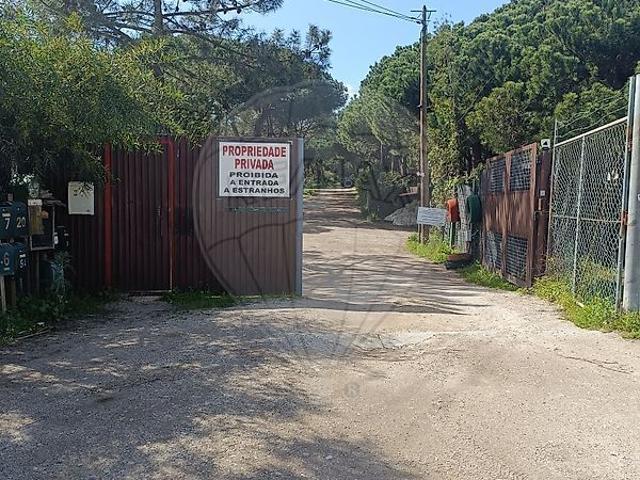 Terreno à venda em Charneca de Caparica e Sobreda, Almada RE/MAX Portugal
