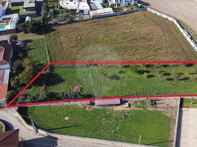 Terreno à venda em Chorente, Góios, Courel, Pedra Furada e Gueral, Barcelos RE/MAX Portugal