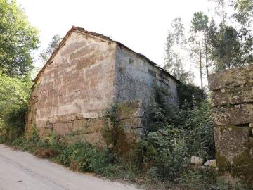 Terreno à venda em Cinfães