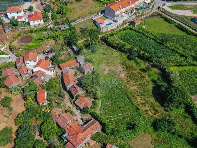 Terreno à venda em Cinfães