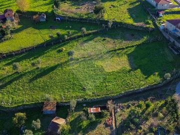 Terreno à venda em Cinfães