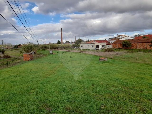 Terreno à venda em Cruz da Légua