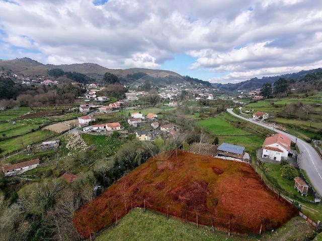 Terreno à venda em Aboim da Nóbrega e Gondomar, Vila Verde RE/MAX Portugal
